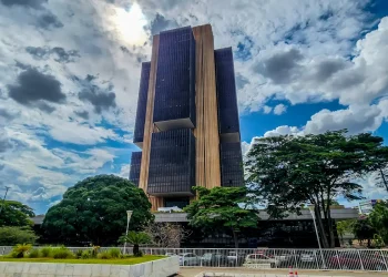 PEC no Senado facilita cooptação do Banco Central, dizem economistas