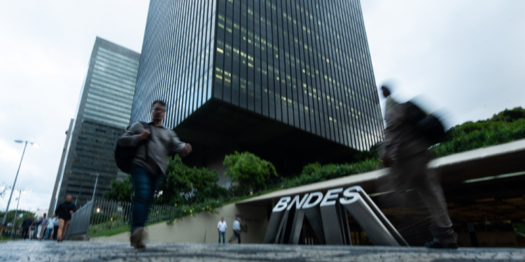 BNDES capta R$ 1 bilhão para projetos verdes